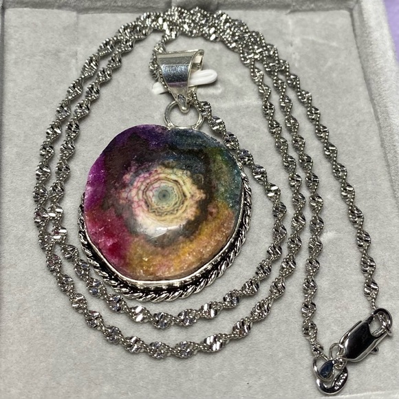 RAINBOW SOLAR QUARTZ PENDANT IN 925 STERLING SILVER W/ 14K WG PLATED CHAIN - Picture 2 of 7